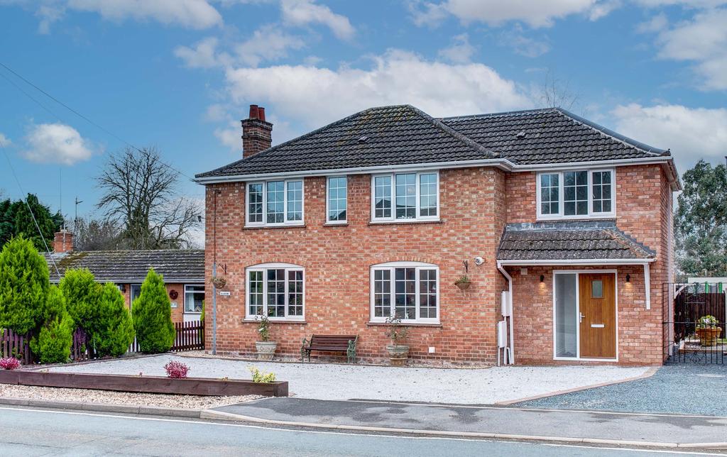 The Ridgeway, Astwood Bank, Redditch, B96 6LT 4 bed detached house £