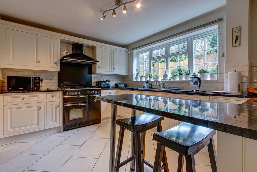 Weatheroak Close, heath, Redditch... 4 bed detached house £425,000