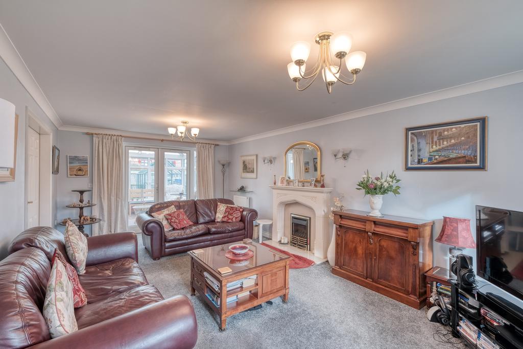 Station Road, Alcester B49 5ET 4 bed detached house £515,000