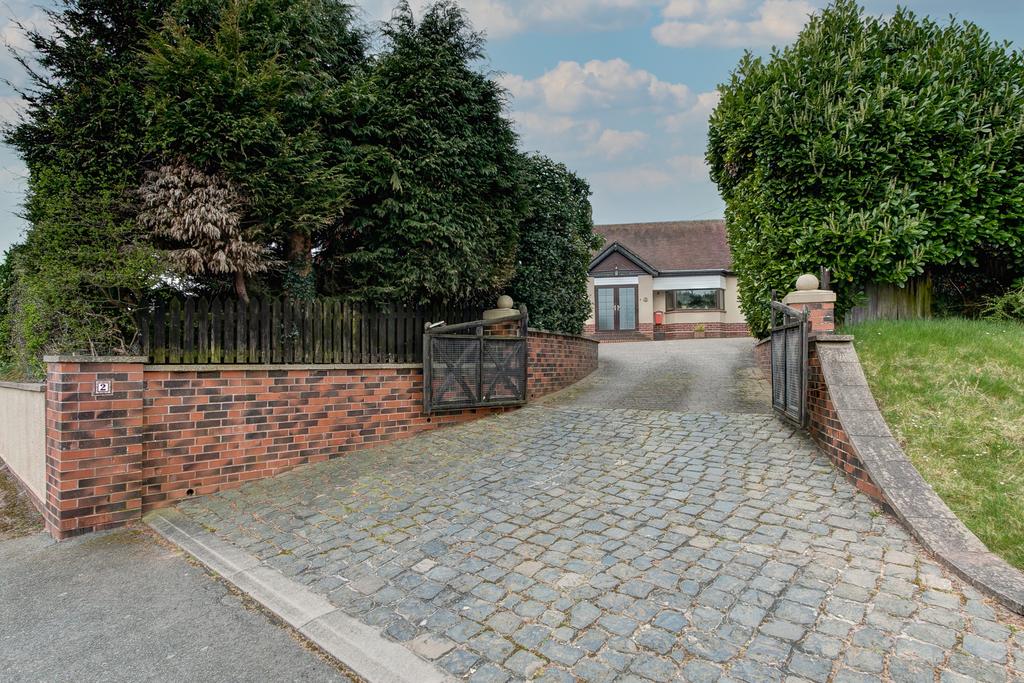 Yew Tree Lane, Fairfield, Bromsgrove... 4 bed bungalow £650,000