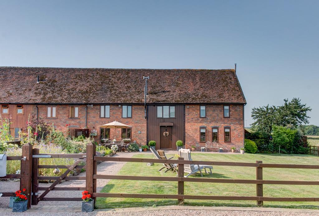 The Old Hay Barn, Berry Lane, Upton Warren, Bromsgrove, B61 9HD 3 bed