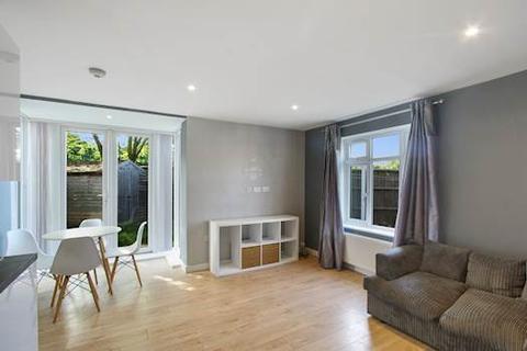 2 bedroom end of terrace house for sale - Douglas Road, Stanwell, TW19