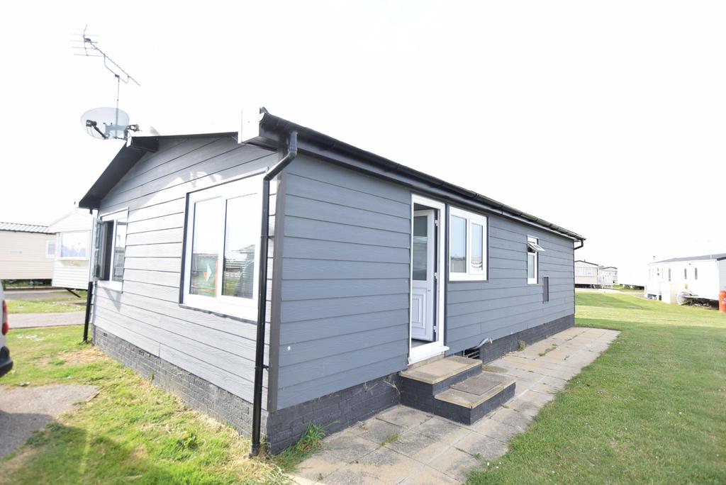 Point Clear, St Osyth 3 bed chalet for sale £70,000