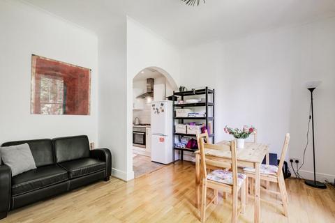 2 bedroom flat to rent, Compayne Gardens, London, NW6