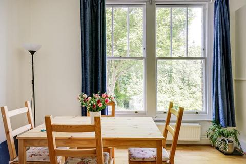 2 bedroom flat to rent, Compayne Gardens, London, NW6