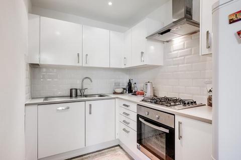 2 bedroom flat to rent, Compayne Gardens, London, NW6