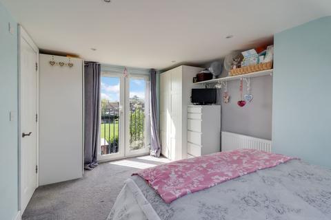 4 bedroom terraced house for sale - Sandringham Drive, Ashford TW15 3JQ