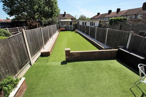 25 Raydons Road, Dagenham, RM9 5JR