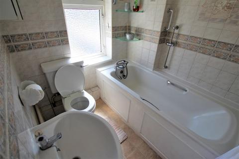 25 Raydons Road, Dagenham, RM9 5JR