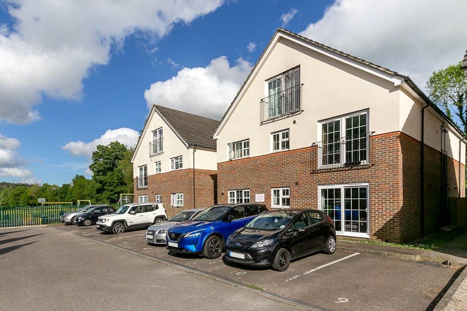 Stafford Rise, CATERHAM, Surrey, CR3 2 bed apartment £280,000