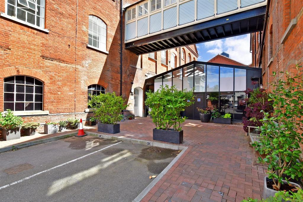 External Lifestyle Photograph