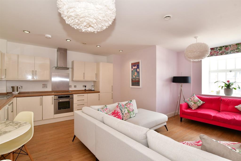 Lounge/Kitchen Area
