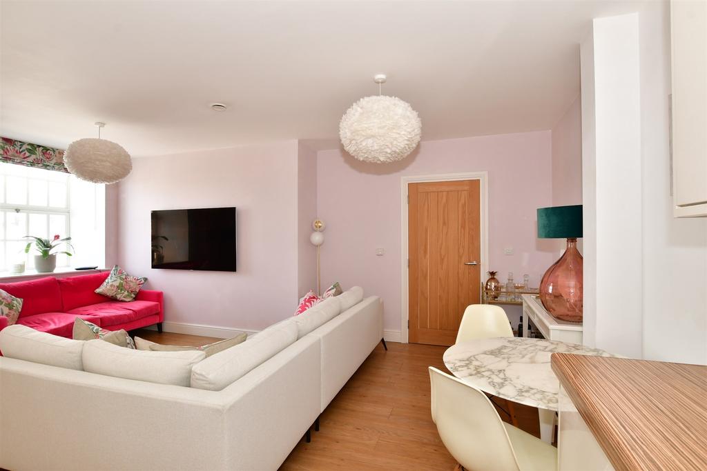 Lounge/Kitchen Area