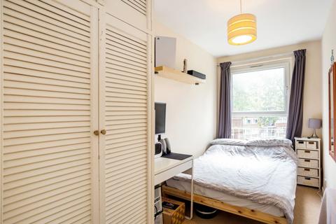 3 bedroom flat for sale - Hertford Lodge, SW19