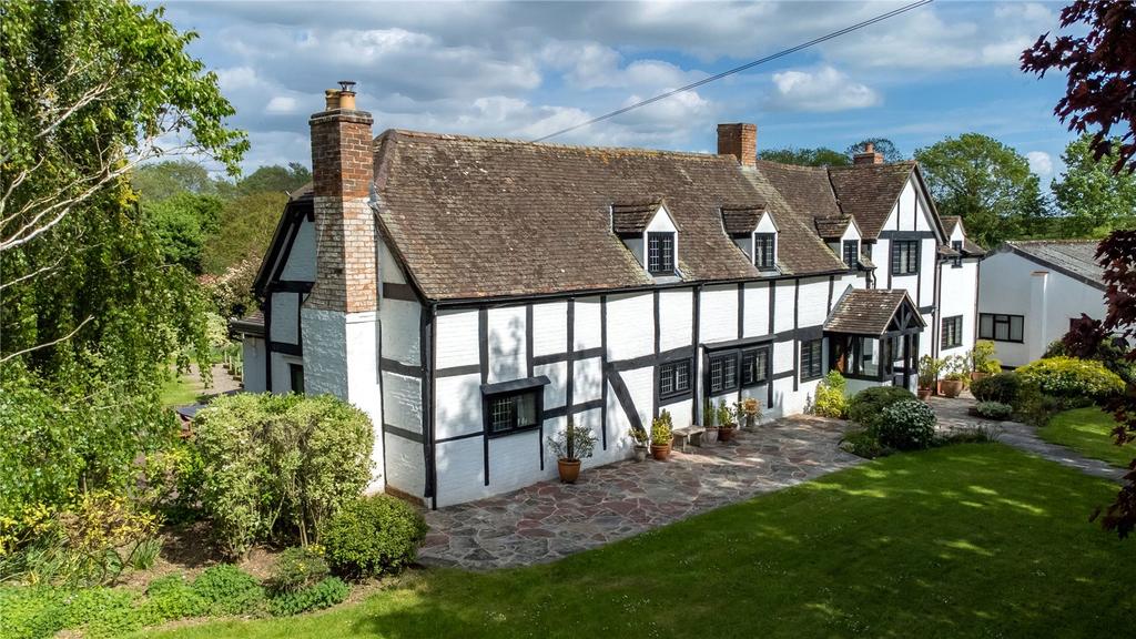 Moat Lane, Taynton, Gloucester, Gloucestershire, GL19 5 bed equestrian