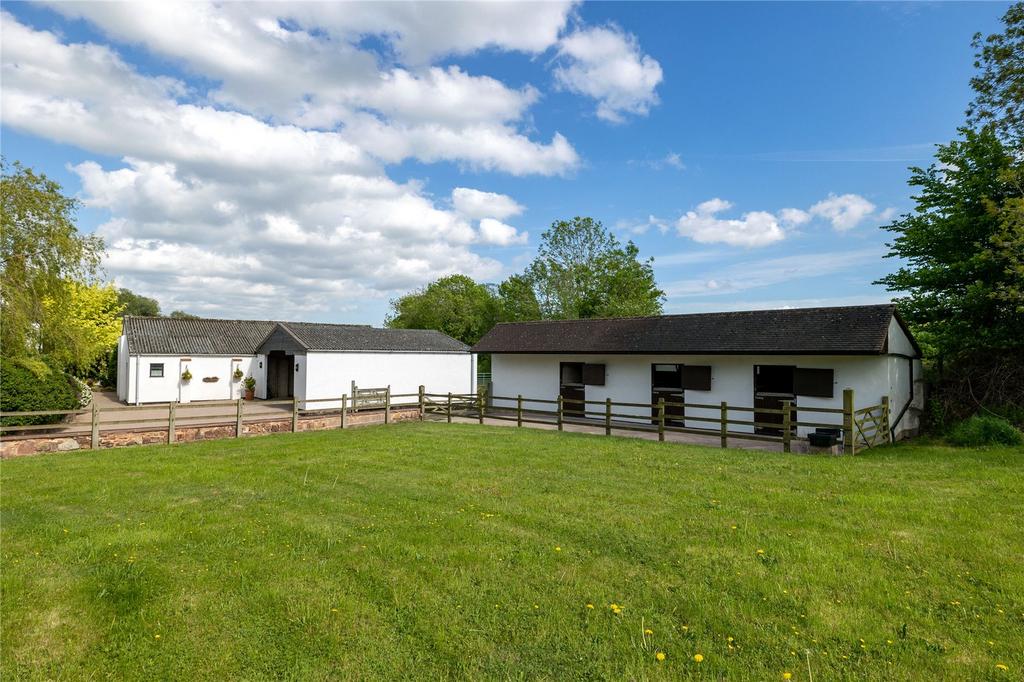 Moat Lane, Taynton, Gloucester, Gloucestershire, GL19 5 bed equestrian