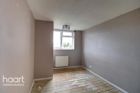 51 Victor Walk, Hornchurch, RM12 4XG