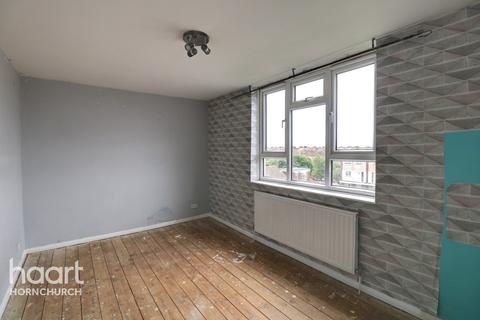 51 Victor Walk, Hornchurch, RM12 4XG