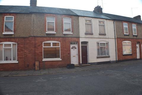 3 bedroom terraced house to rent, Lincoln Road, Northampton, NN5