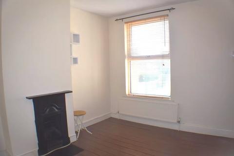 3 bedroom terraced house to rent, Lincoln Road, Northampton, NN5