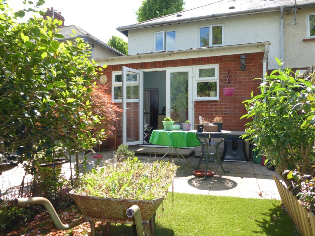 Springfield Avenue, Banbury 3 bed end of terrace house £325,000
