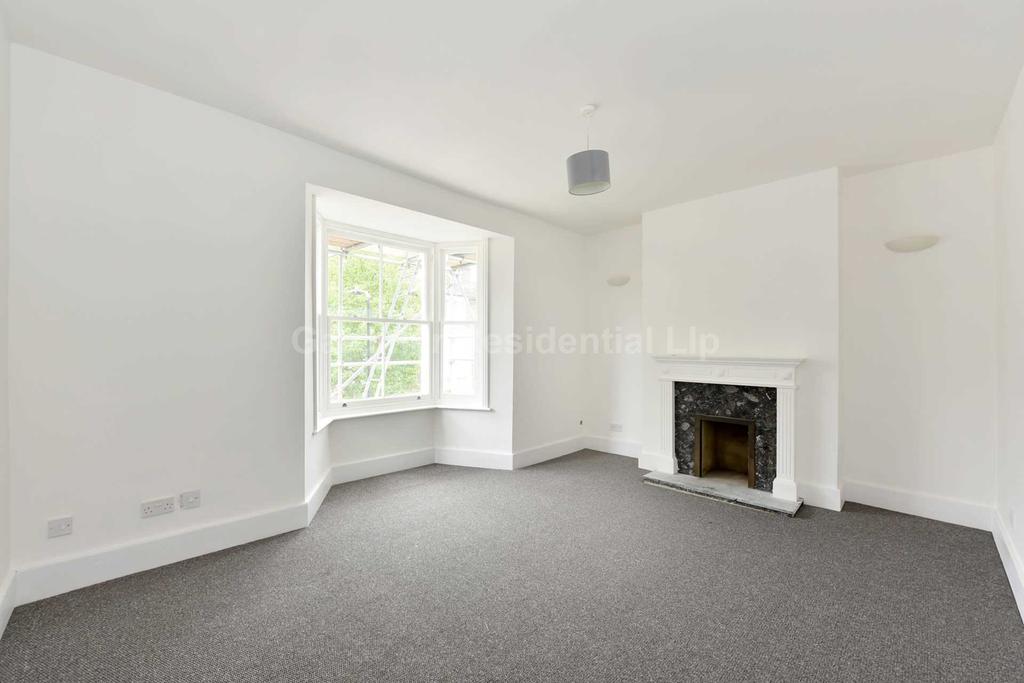 Denmark Road, Ealing 3 bed flat £1,900 pcm (£438 pw)