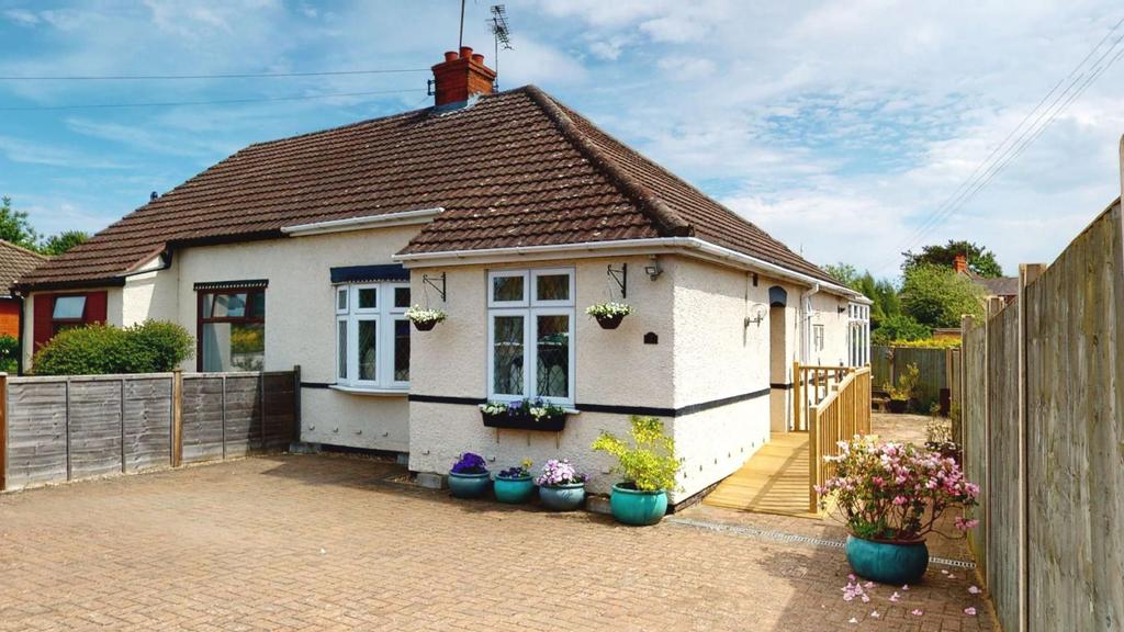 Quarry Road, Duston, Northampton NN5 6NT 2 bed semidetached bungalow