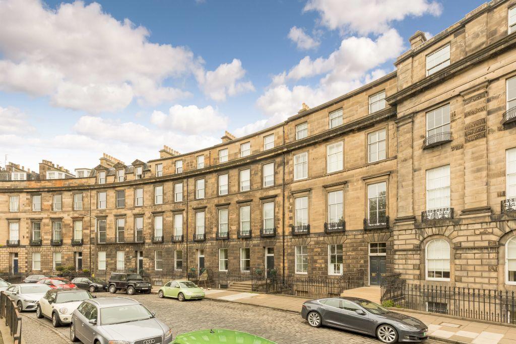 11/7 Randolph Crescent, New Town, Edinburgh, EH3 7TT 1 bed flat - £360,000