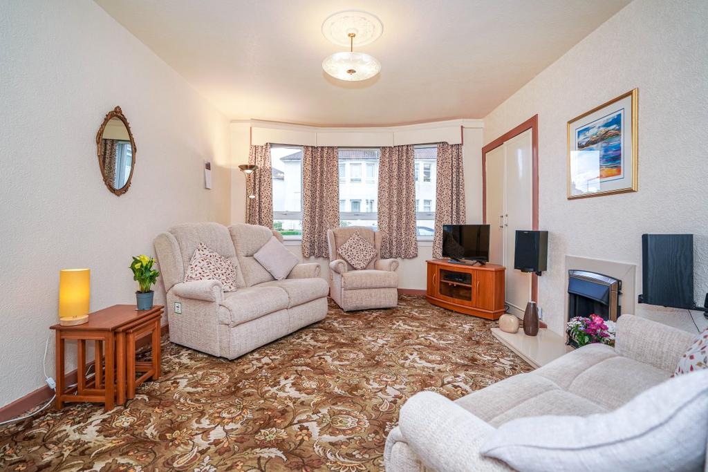 Kelburne Oval, Paisley 2 bed flat £97,500