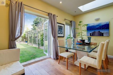 1 York Road, London, N21 2JL