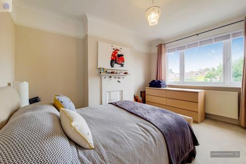 1 York Road, London, N21 2JL