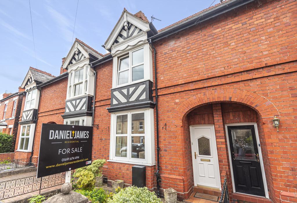 Park Avenue, Oswestry 3 bed terraced house £180,000