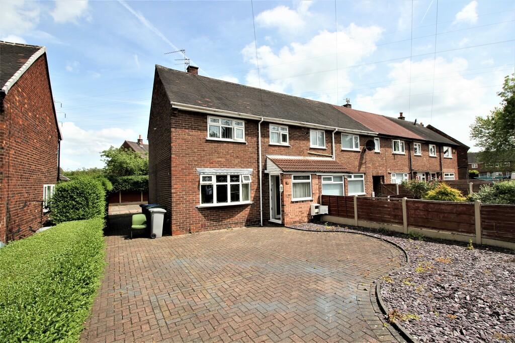 Moss Lane Partington 3 bed end of terrace house £190,000