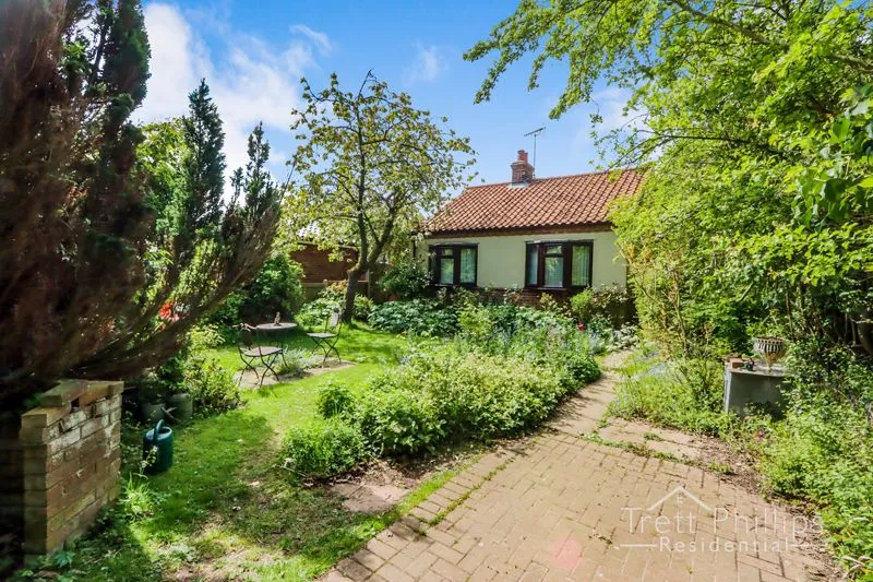 The Staithe, Stalham, Norwich... 2 bed bungalow £230,000