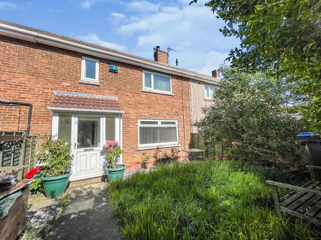 Basingstoke Road, Peterlee, Durham... 3 bed terraced house £65,000