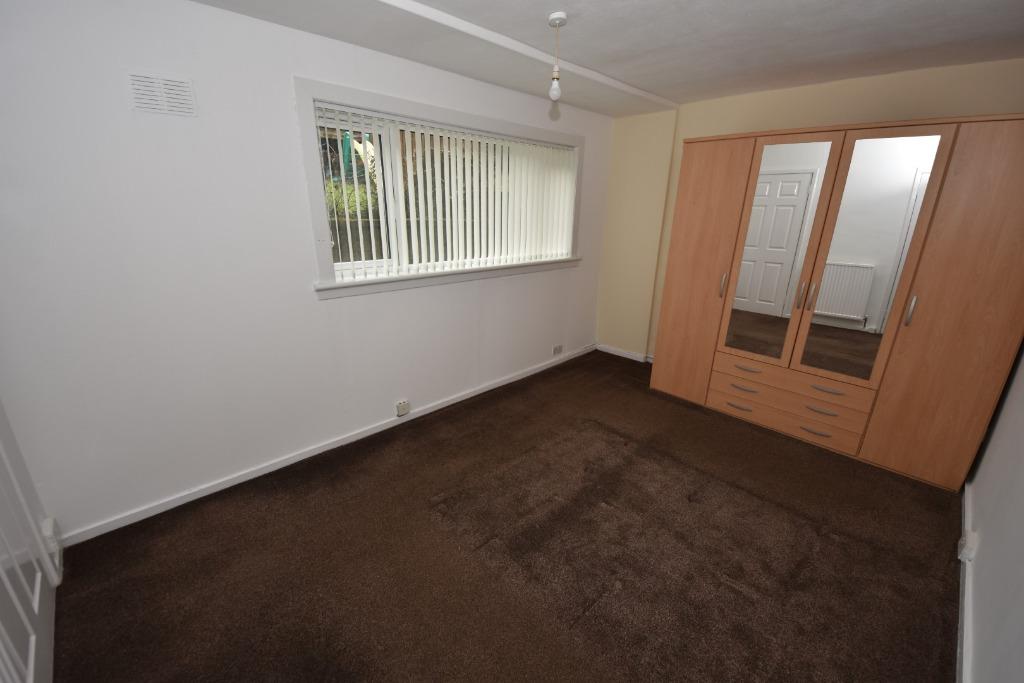 Valeview Terrace, Dumbarton, West... 2 bed flat £495 pcm (£114 pw)
