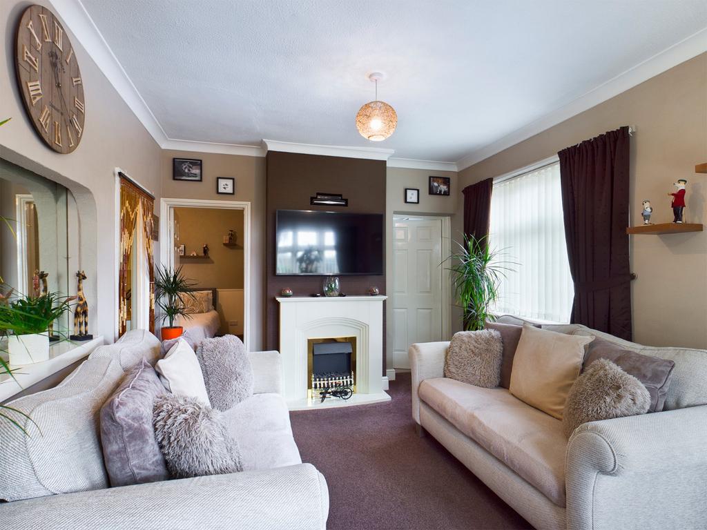 Wheatash Road, Addlestone, Surrey, KT15 2 bed bungalow £1,500 pcm (£