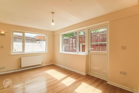 3 bedroom bungalow to rent, Sheelin Grove, Water Eaton, Bletchley