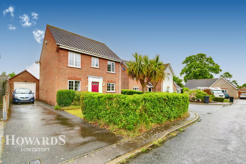 Lothingland Close, Lowestoft 4 bed detached house £340,000