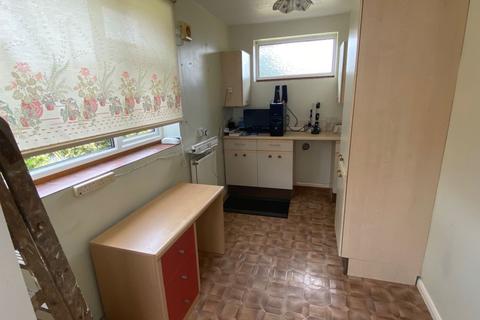 85 Greenview Drive, Northampton, NN2 7LE