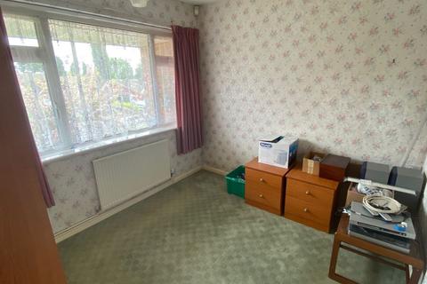 85 Greenview Drive, Northampton, NN2 7LE