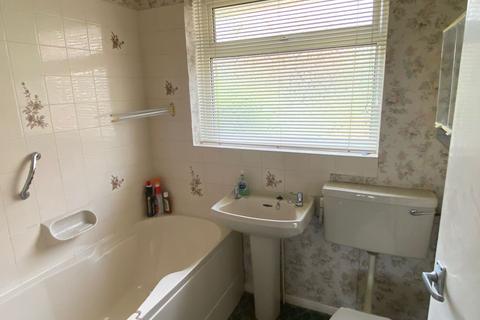 85 Greenview Drive, Northampton, NN2 7LE