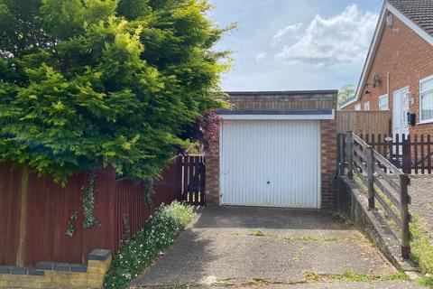 85 Greenview Drive, Northampton, NN2 7LE