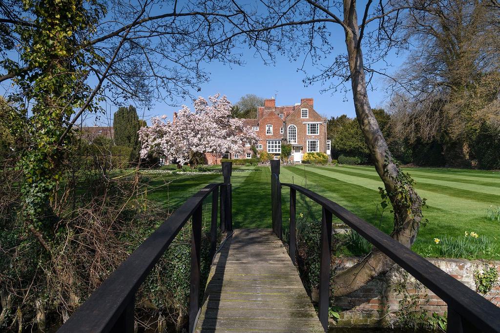 Henley Bridge, HenleyonThames, Berkshire, RG9 10 bed house for sale