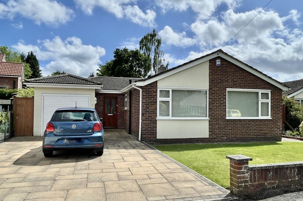 Edwina Close, off Northfield Road, Ringwood, BH24 1SY 3 bed bungalow