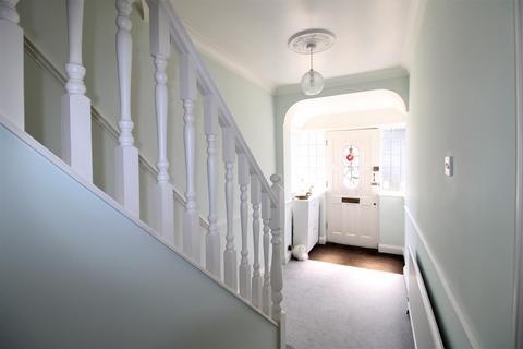 3 Meadowside Road, Upminster, RM14 3YT