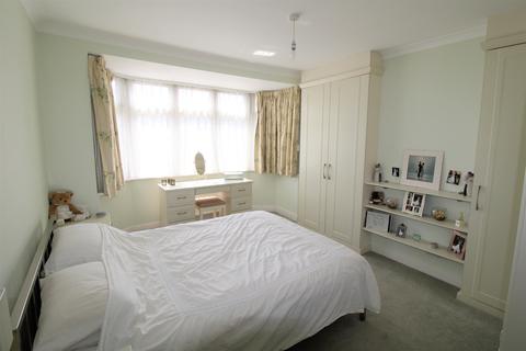 3 Meadowside Road, Upminster, RM14 3YT