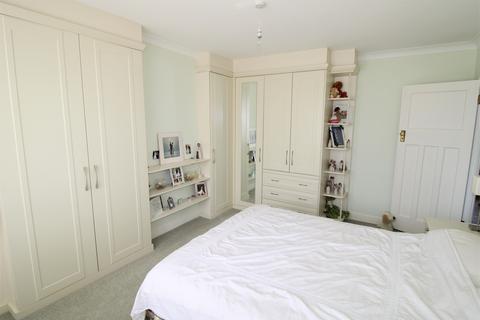3 Meadowside Road, Upminster, RM14 3YT