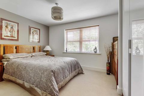 5 Heathlands Place, Ascot, SL5 8FQ