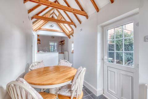 11 Hallow Road, Worcester, WR2 6BX